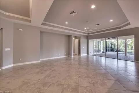 439 Saddlebrook Ln, Naples, FL 34110 photo 3