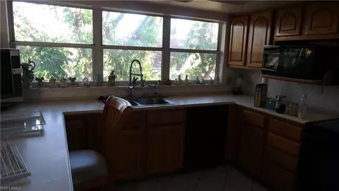 9120 Vanderbilt Dr, Naples, FL 34108 photo 5