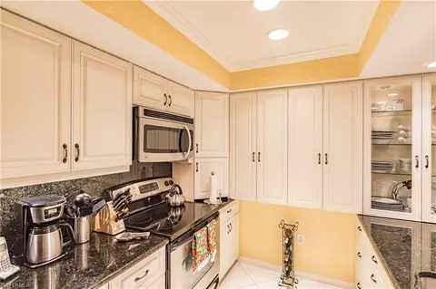 154 Cypress Way E #5, Naples, FL 34110 photo 1