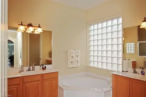 107 Glen Eagle Cir, Naples, FL 34104 photo 10