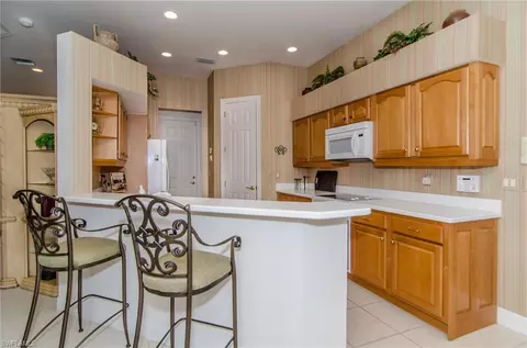 573 Eagle Creek Dr, Naples, FL 34113 photo 3