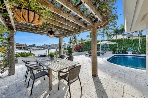 324 Pirates Bight, Naples, FL 34103 photo 1