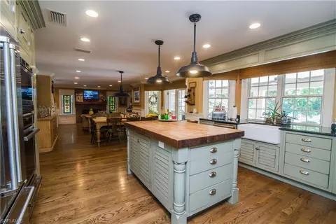 732 Bay Tree Ct, Naples, FL 34108 photo 4