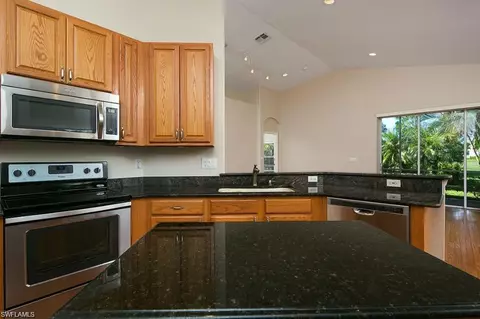 135 Glen Eagle Cir, Naples, FL 34104 photo 5
