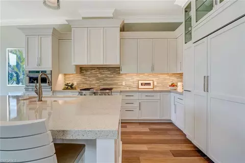 720 Park Shore Dr, Naples, FL 34103 photo 9