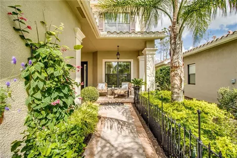 3371 Pacific Dr, Naples, FL 34119 photo 2