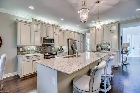 3371 Pacific Dr, Naples, FL 34119 photo 12
