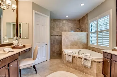 3371 Pacific Dr, Naples, FL 34119 photo 9