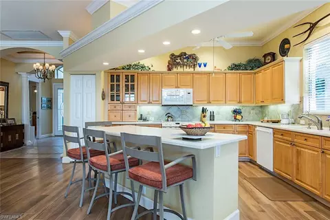467 Tullamore Ln, Naples, FL 34110 photo 5