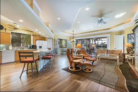 467 Tullamore Ln, Naples, FL 34110 photo 4