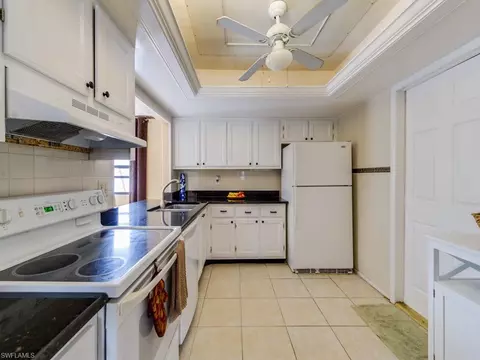 448 Castle Dr, Naples, FL 34119 photo 2