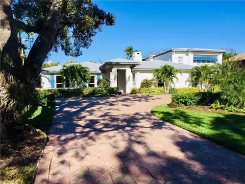 1605 Crayton Rd, Naples, FL 34102 photo 2