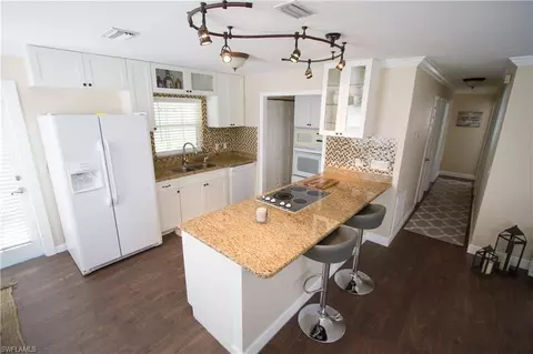674 Pine Vale Dr, Naples, FL 34104 photo 6