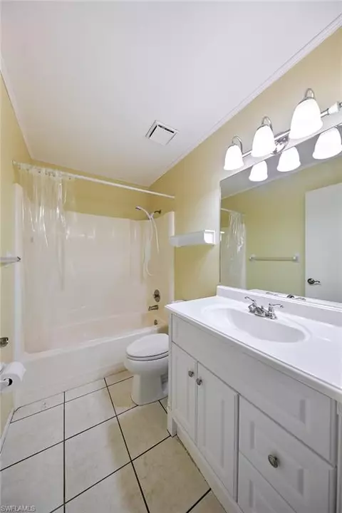 4770 E Alhambra Cir, Naples, FL 34103 photo 8