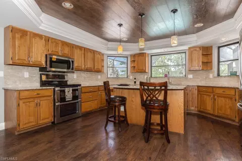 630 9th St NW, Naples, FL 34120 photo 4