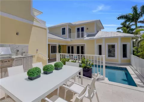 525 13th Ave S, Naples, FL 34102 photo 1