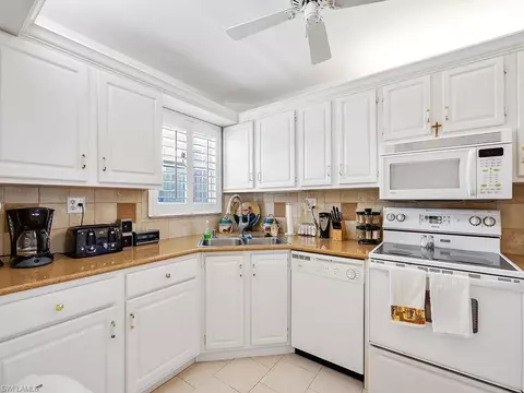 29 High Point Cir E #207, Naples, FL 34103 photo 5