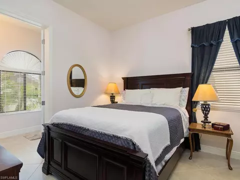 1541 Serrano Cir, Naples, FL 34105 photo 4