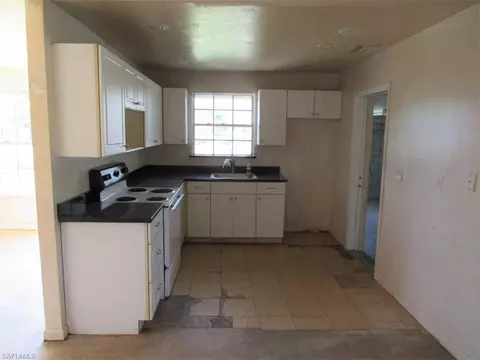4520 Normandy Dr, Naples, FL 34112 photo 5