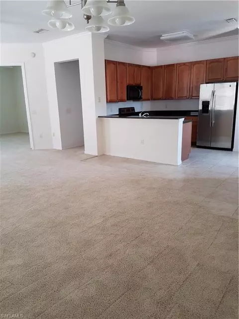 990 Peggy Cir #403, Naples, FL 34113 photo 3