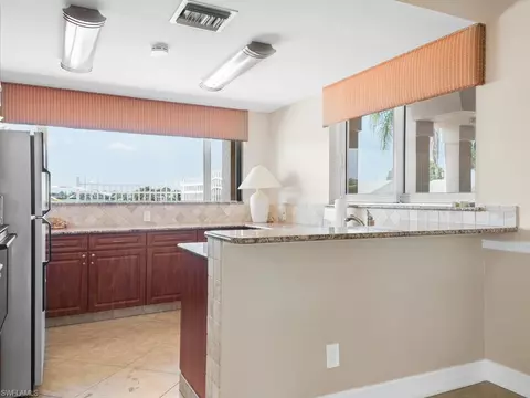 2016 Piccadilly Circus, Naples, FL 34112 photo 25