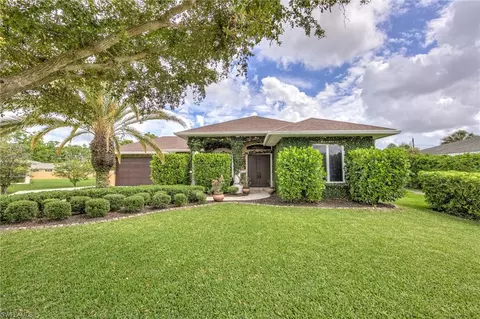 71 Madison Dr, Naples, FL 34110 photo 2