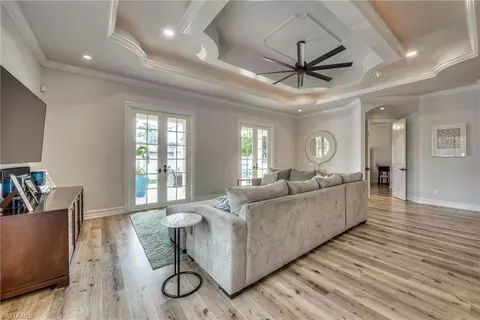 71 Madison Dr, Naples, FL 34110 photo 9