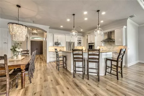 71 Madison Dr, Naples, FL 34110 photo 1