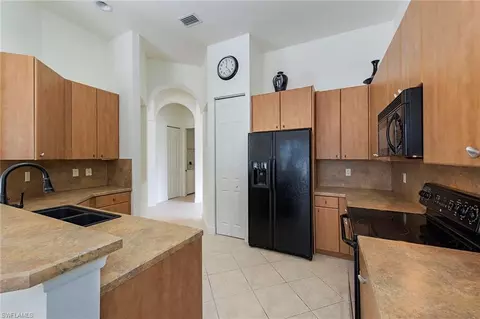 20316 Foxworth Cir, Estero, FL 33928 photo 5
