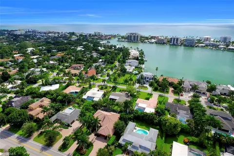 2725 Crayton Rd, Naples, FL 34103 photo 32