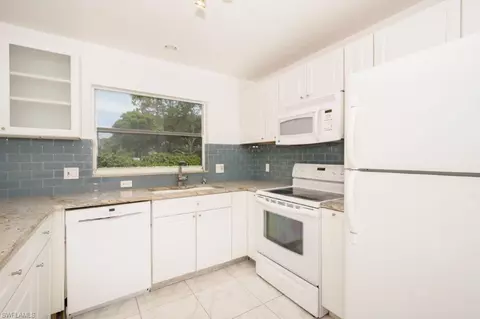 384 Dover Pl #503, Naples, FL 34104 photo 3