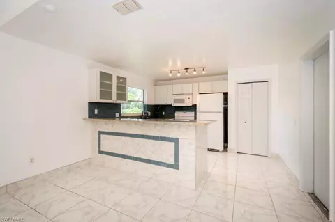 384 Dover Pl #503, Naples, FL 34104 photo 4
