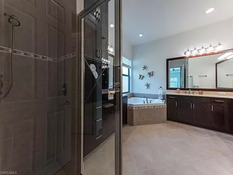 3187 Pacific Dr, Naples, FL 34119 photo 8