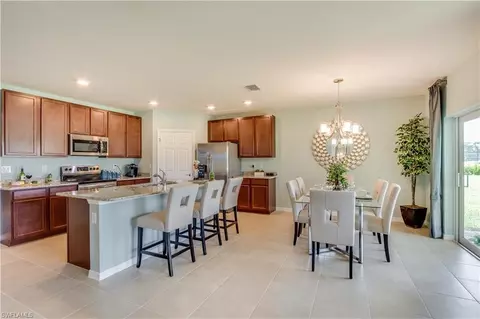 682 Hadley Pl E, Naples, FL 34104 photo 3