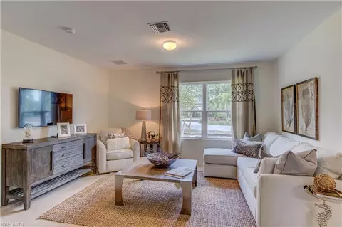 638 Wickham St, Naples, FL 34104 photo 6