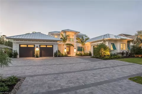 577 Starboard Dr, Naples, FL 34103 photo 2
