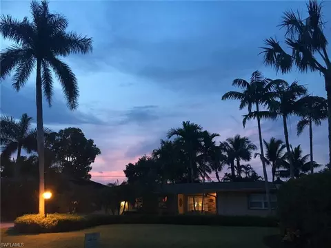 73 Wickliffe Dr, Naples, FL 34110 photo 2
