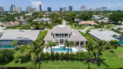 577 Devils Ln, Naples, FL 34103 photo 2