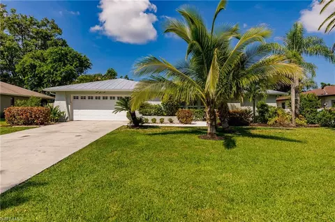 9809 Whitehall St, Naples, FL 34109 photo 2