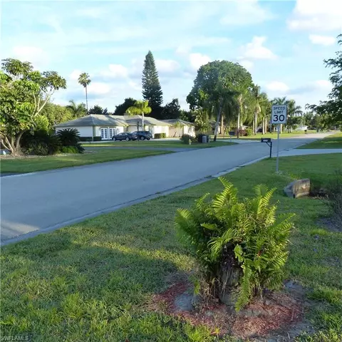 10254 Winterview Dr, Naples, FL 34109 photo 23