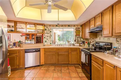 77 Center St, Naples, FL 34108 photo 4