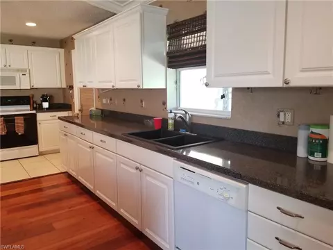 204 Madison Dr, Naples, FL 34110 photo 4