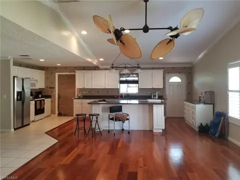 204 Madison Dr, Naples, FL 34110 photo 2