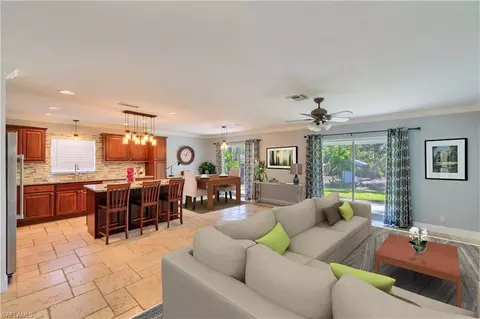 2310 Robin Dr, Naples, FL 34117 photo 2