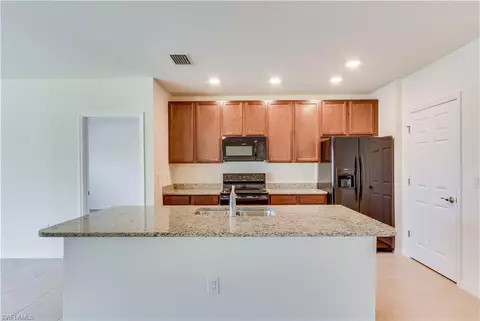 642 Wickham St, Naples, FL 34104 photo 8