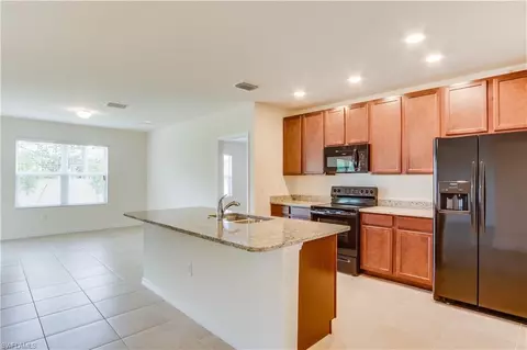 642 Wickham St, Naples, FL 34104 photo 9
