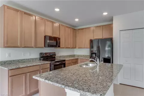 664 Hadley Pl E, Naples, FL 34104 photo 3