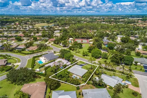 830 Nottingham Dr, Naples, FL 34109 photo 3