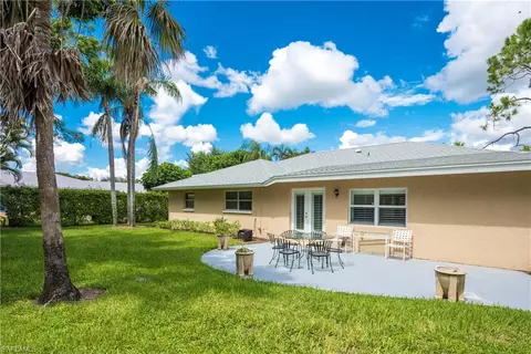 830 Nottingham Dr, Naples, FL 34109 photo 5