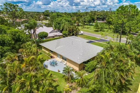 830 Nottingham Dr, Naples, FL 34109 photo 4